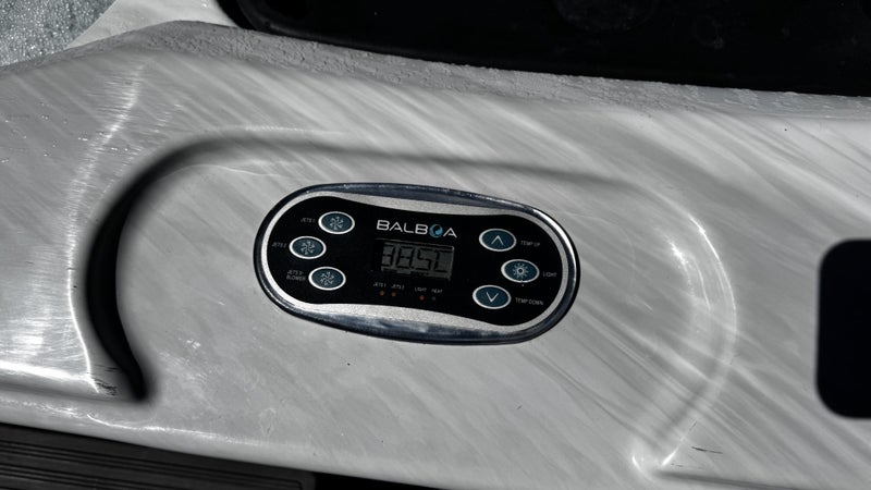 Immaculate Spa pool64185962099330112