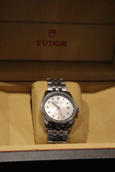 Diamond Tudor Date Men Watch in great condition. Carousel 7