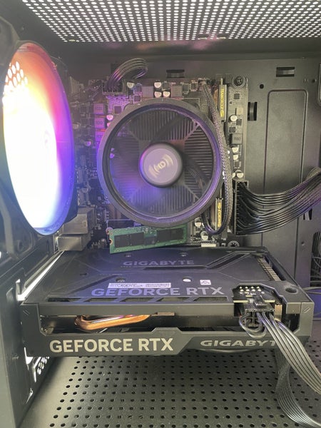 Custom Gaming PC and monitor64142080890113112