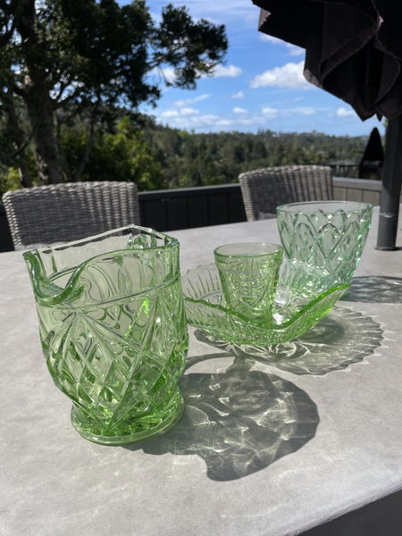 DEPRESSION GLASS - GREEN COLLECTION Carousel 1