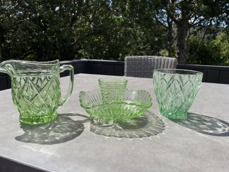 DEPRESSION GLASS - GREEN COLLECTION Carousel 2