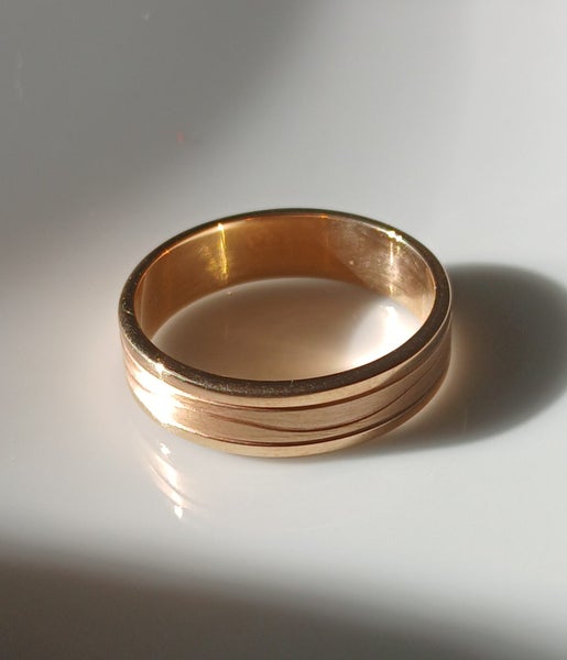 Mens 10ct two tone Wave Design Wedding Band Brand New Carousel 1