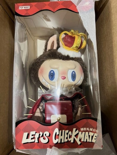 THE MONSTERS Let's Checkmate Series-Vinyl Plush Doll Carousel 1