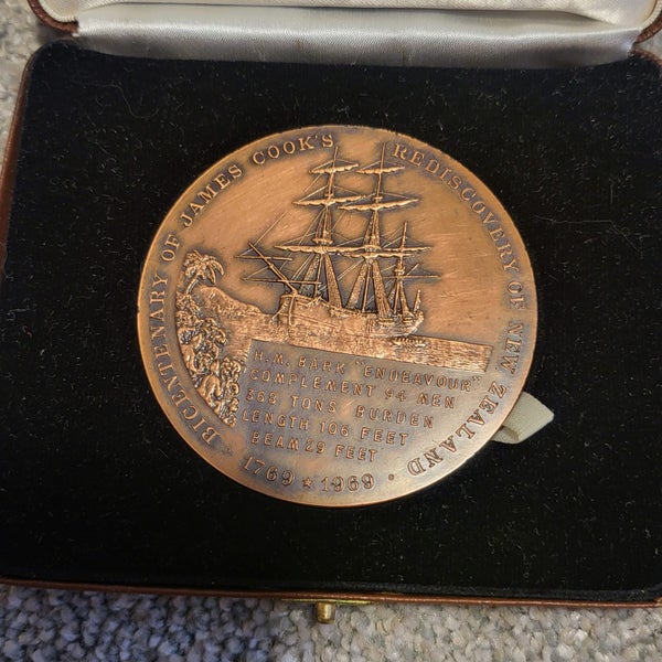 Royal Numismatic Society Captain Cook Bicentenary Medal - Bronze Carousel 2