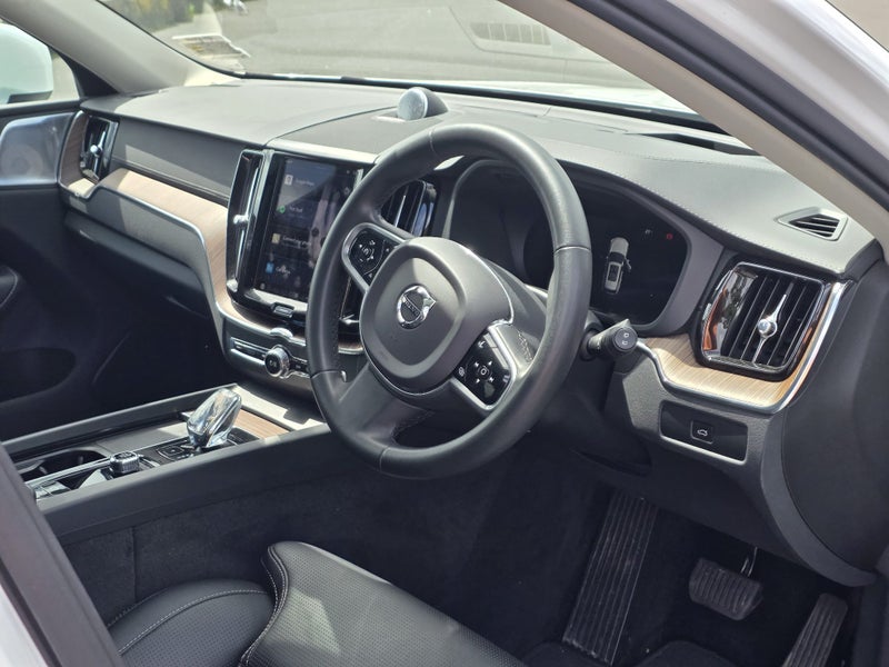 2023 Volvo XC60 B5 Ultimate Bright64141750240771113