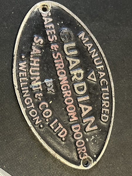 VINTAGE NAME PLATE FOR GAURDIAN BRAND SAFE SA HUNT & Co LTD WELLINGTON Carousel 1