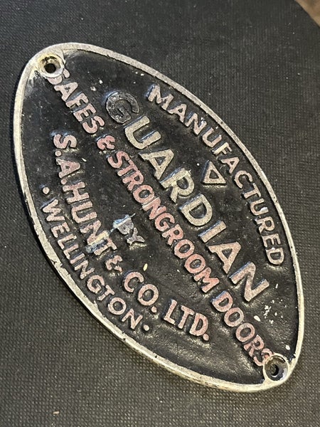 VINTAGE NAME PLATE FOR GAURDIAN BRAND SAFE SA HUNT & Co LTD WELLINGTON Carousel 2