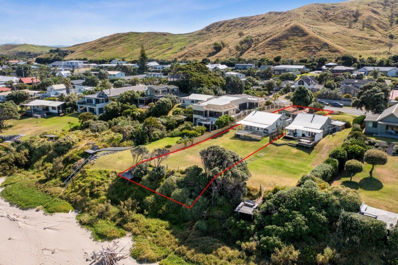 Move now to secure beach front Wainui64141770053635114