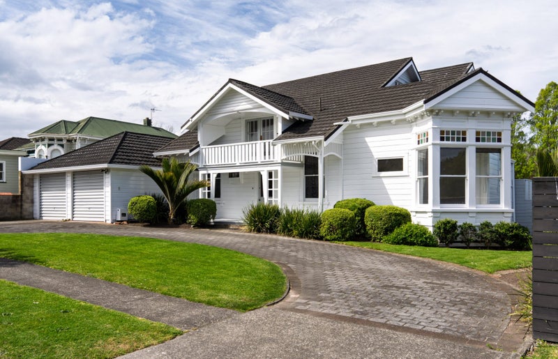 Character, class and river views64141770345091110