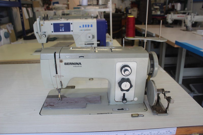 BERNINA 850 INDUSTRIAL ZIG ZAG Carousel 2