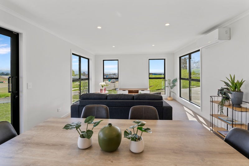 Effortless Elegance - Elevated New Home64141772912514111