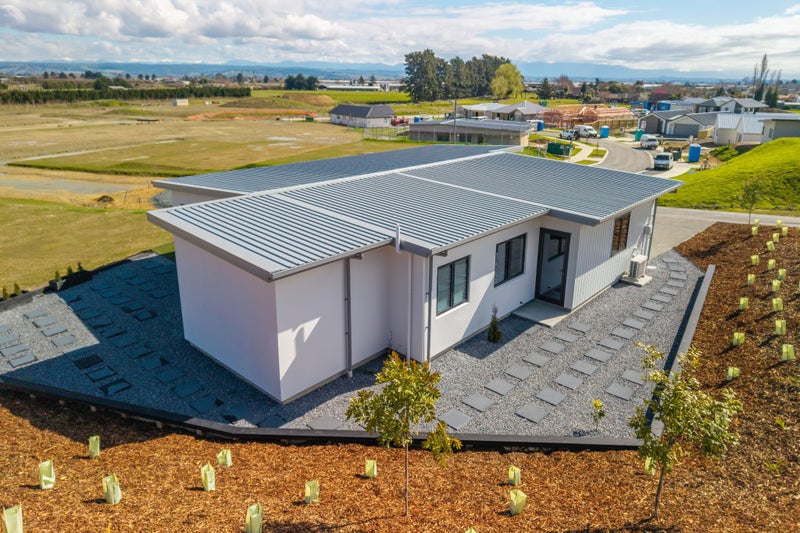 Effortless Elegance - Elevated New Home64141772912514114