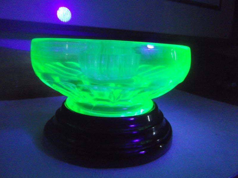 STUNNING URANIUM ART GLASS DISPLAY 1920s Carousel 2