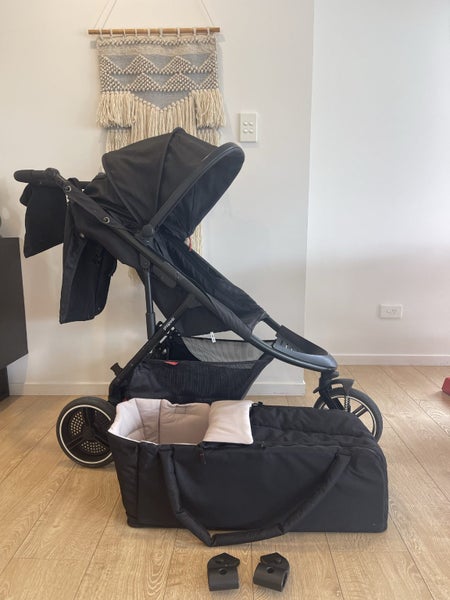 Phil and Ted’s Dot pram 2019 model Carousel 1