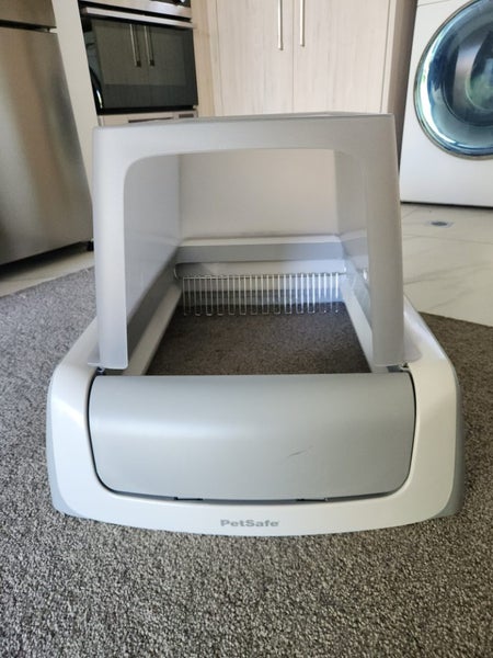 PetSafe ScoopFree Second Generation Self-Cleaning Litter Box with Hood Carousel 1