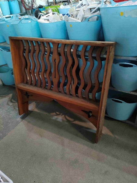Rimu Hallway Partition Carousel 1