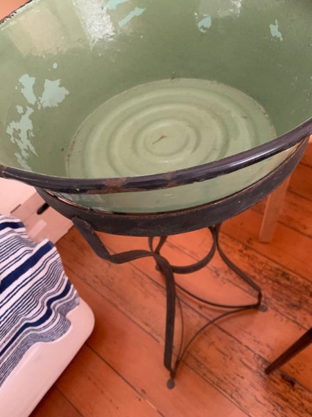 Vintage wash stands - 1 with enamelled wash bowl Carousel 1