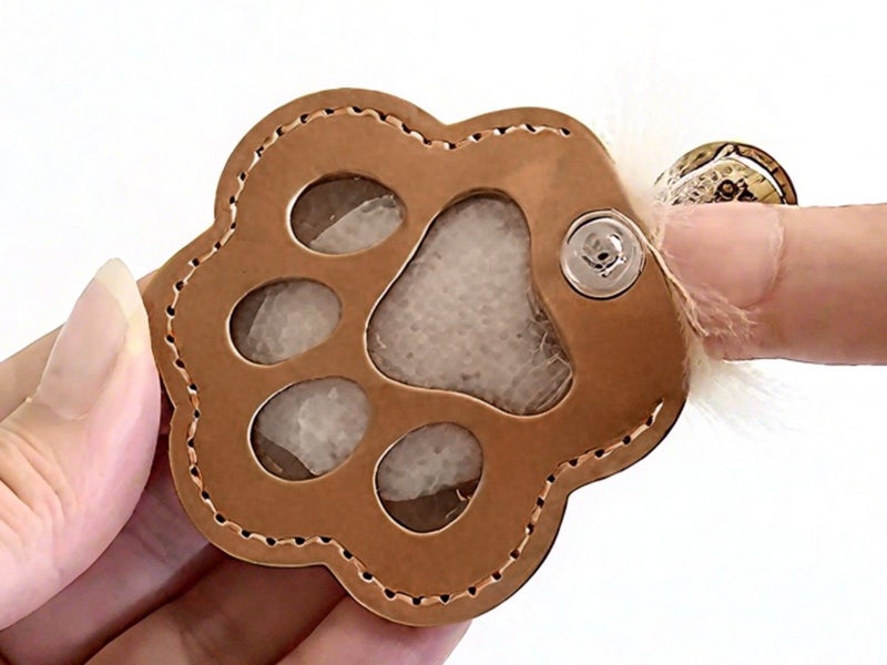2 X Paw Shaped Key Chain Pet Fur Storage Key Chain Pet Memorial Key Ring Camel Carousel 2