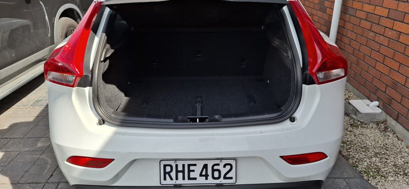 2014 Volvo V4064141750581506113