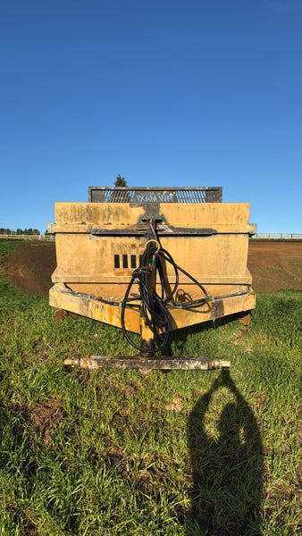 Scraper/Scoop64142351452803110