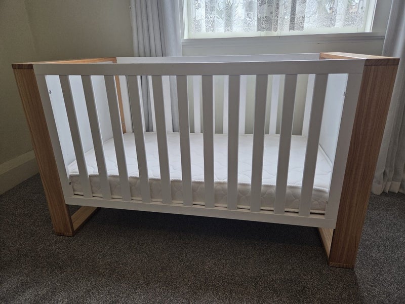 Mocka cots with mattresses Carousel 2