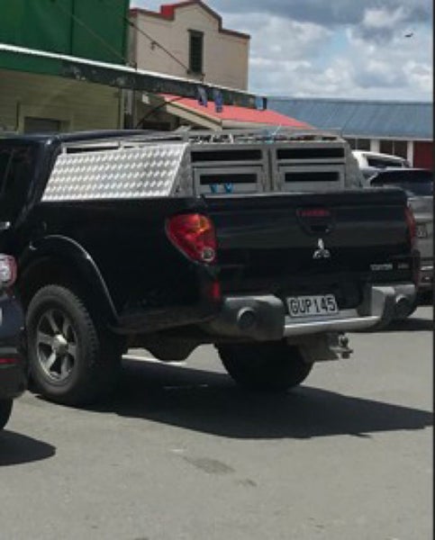 Aluminum dog box for well-side ute.64142352629121110