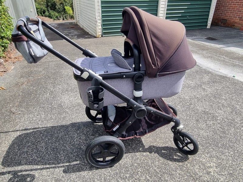 Bugaboo Fox bassinet, stroller and bassinet stand Carousel 1