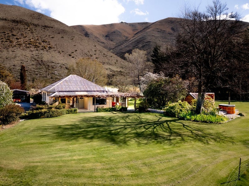 A Peaceful Life in a Historic Setting64141787457539110