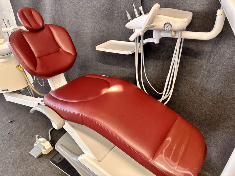 Siger U500 dentist chair in fabulous condition. Carousel 9