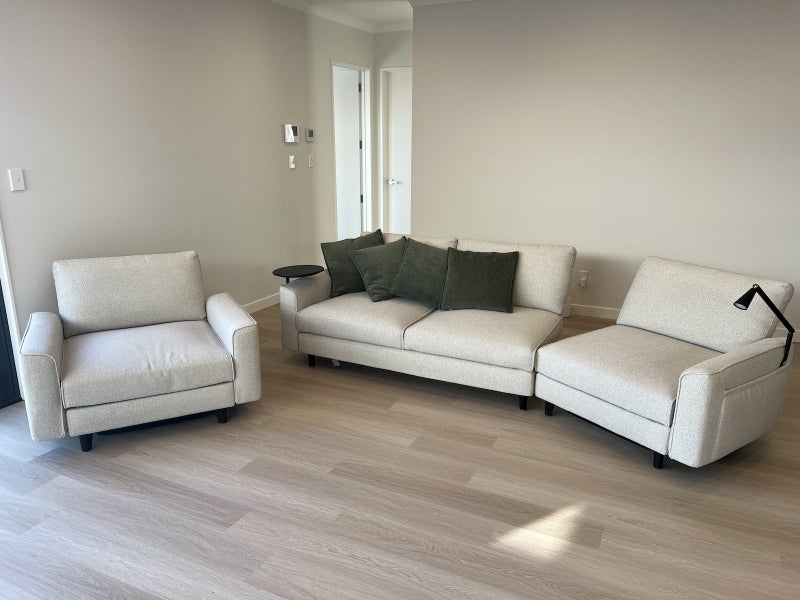 Modular sofa from King Furniture in excellent condition64142358478722111