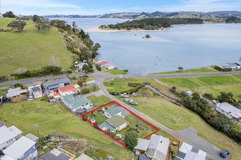 Quintessential Kiwi Bach64208562438018112