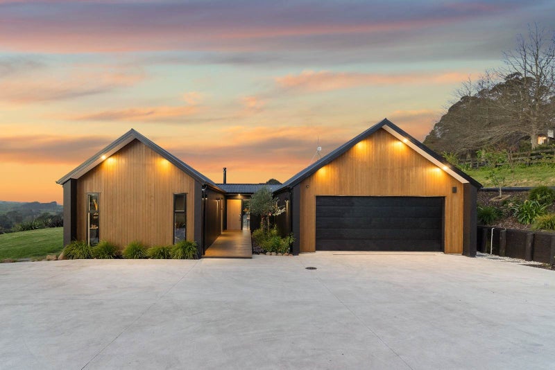 FLAIR TO SPARE - CINEMA, POOL HOUSE + EXTRAS64208562456323112