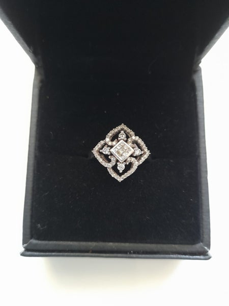 14CT White Gold Dimond Ring Carousel 1