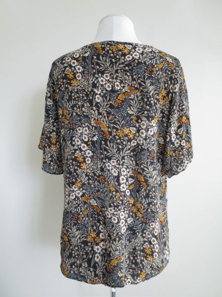 WILD SOUTH NZ *Gorgeous Florals Printed Viscose S/Sleeves Top* 12/14 Carousel 4