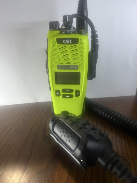 TAIT Portable RT 9300 with accessories64248543928322110