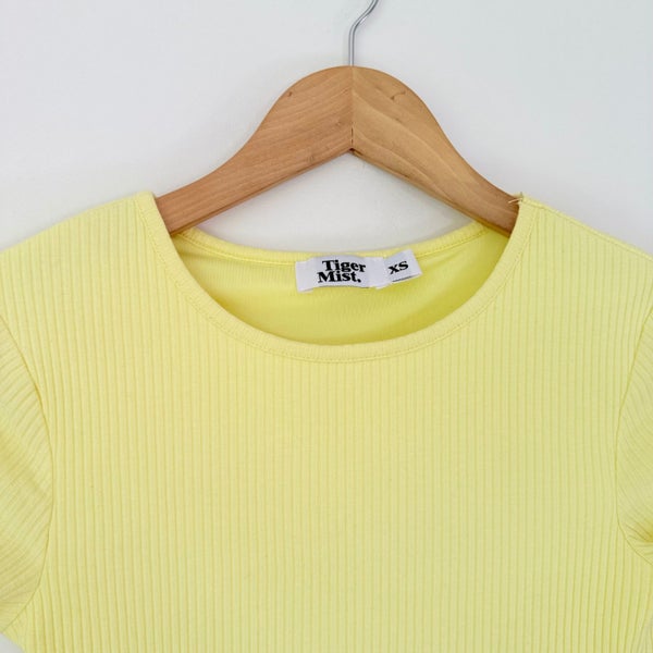 Tiger Mist Yellow Crop Top - Short Sleeve, Trendy Style, XS Carousel 2