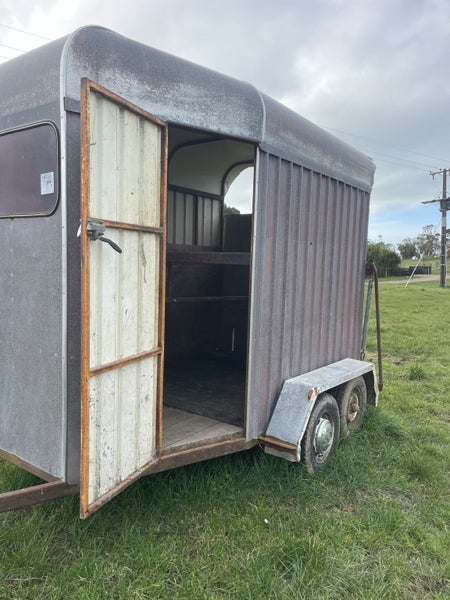 Double Horse Float64438477180417112