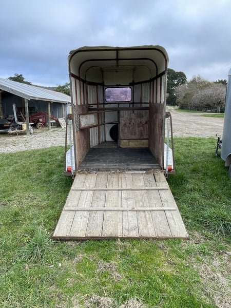 Double Horse Float64438477180417111