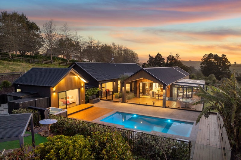 FLAIR TO SPARE - CINEMA, POOL HOUSE + EXTRAS64208562456323110