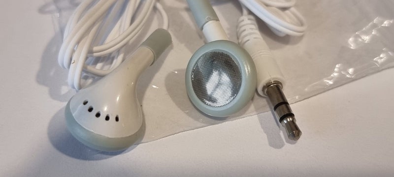 3.5mm Earphones Disposable - No Mic - MP3 MP4 Phones Carousel 1