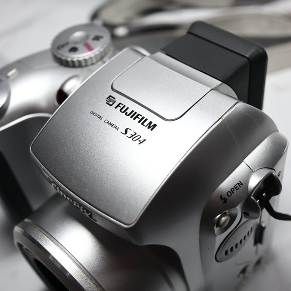 Fujifilm Finepix S304 (2002) | 3.2MP CCD Sensor | Vintage Y2K | *AFTERPAY* Carousel 2