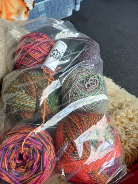 6 x 100gm balls of sock yarns incl Schoppel Zauberball64142571237121111