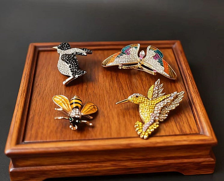 Make a Dazzling Statement – Set of 4 Sparkling Crystal Brooches BHAL17LH-2 Carousel 2