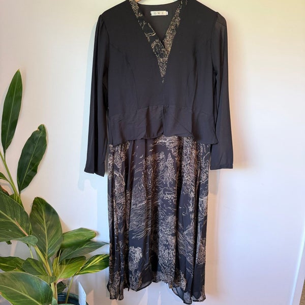 G.W.E V-Neck Midi Dress BlackBeige Landscape - Size 4XL Carousel 1