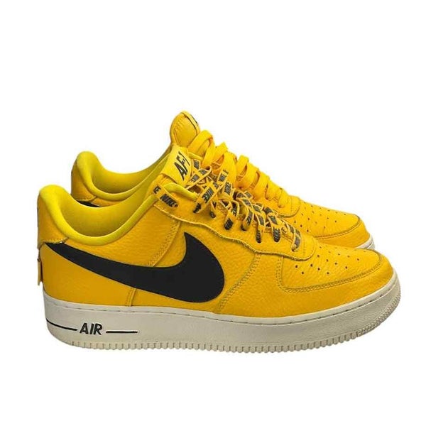 NIKE AIR FORCE 1 NBA AMARILLO SHOES Carousel 1