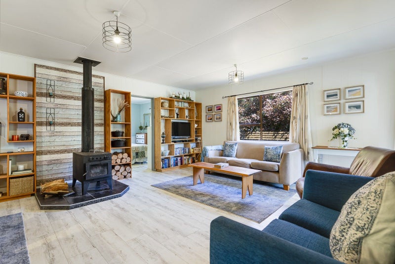 Awaroa Inlet - Vendor on the Move!64142362924674113