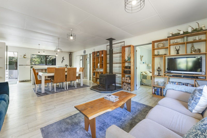 Awaroa Inlet - Vendor on the Move!64142362924674114