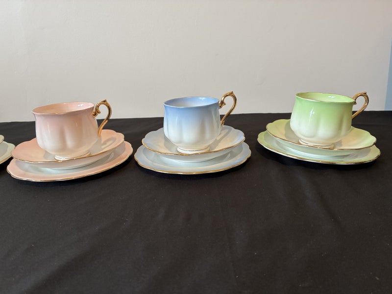 $1 NO RESERVE Royal Albert Hampton 'Rainbow' English Bone China Cups & Tea Set64541399616771114