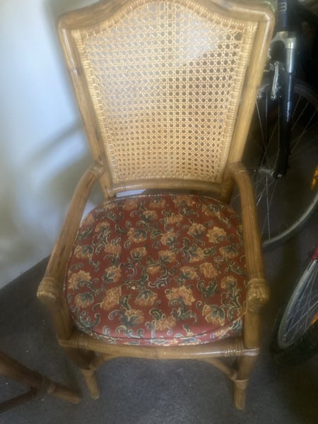 Table and chairs64143163500163113