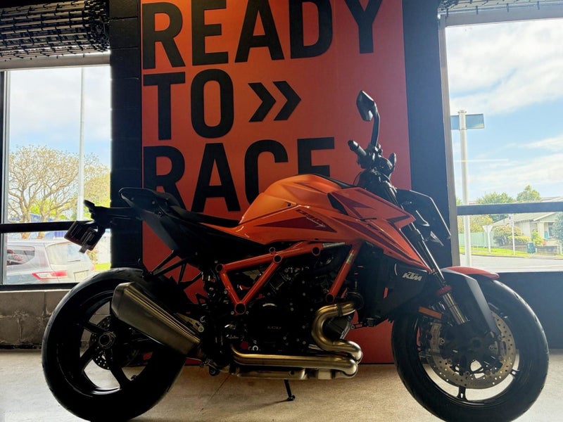 2025 KTM Superduke 1390 R64149868927618111